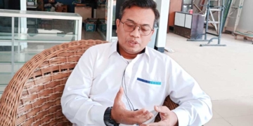 Kepala Perum Bulog Cirebon, Imam Mahdi, Saat Memberikan Keterangan Pers Terkait Penyaluran Bantuan Pangan, Senin, 14 September 2026.