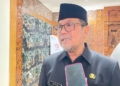 Bupati Cirebon, H Imron Saat Di Wawancara Terkait Pppk Paruh Waktu Setelah Kegiatan Paripurna Di Dprd Kabupaten Cirebon, Selasa, 29 September 2026.