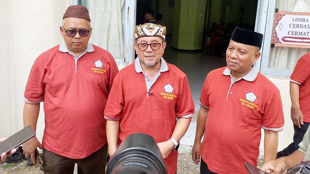 Ratusan Santri Ikuti Porsadin VIII Kabupaten Cirebon, Juara Akan Wakili ke Tingkat Jabar 1 Bupati Cirebon, Drs H Imron Mag (Tengah) Memberikan Keterangan Pers Usai Membuka Porsadin Viii Tingkat Kabupaten Cirebon, Rabu, 2 September 2026.