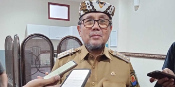 Futsal Bupati Cirebon Cup Libatkan Lebih dari 1.000 SD dan MI, Berpotensi Masuk Rekor MURI 7 Bupati Cirebon, H Imron, Saat Memberikan Keterangan Pers Terkait Pelaksanaan Futsal Bupati Cup Tingkat Sd Dan Mi Se-Kabupaten Cirebon, Selasa, 15 September 2026.