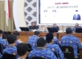 Bupati Cirebon Tekankan Percepatan Program dan Disiplin Administrasi 19 Bupati Cirebon H Imron (Tengah) Saat Memimpin Rapat Dinas Di Aula Paseban, Setda Kabupaten Cirebon, Kamis, 17 September 2026.