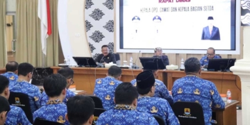 Bupati Cirebon Tekankan Percepatan Program dan Disiplin Administrasi 8 Bupati Cirebon H Imron (Tengah) Saat Memimpin Rapat Dinas Di Aula Paseban, Setda Kabupaten Cirebon, Kamis, 17 September 2026.