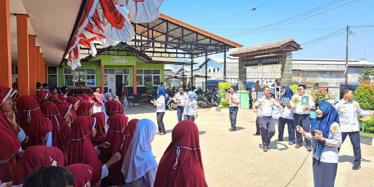 Dishub Kabupaten Cirebon Edukasi Pelajar SD tentang Keselamatan Berlalu Lintas 6 Suasana Edukasi Keselamatan Berlalu Lintas Di Sd Negeri 1 Astapada, Kecamatan Tengahtani Yang Digelar Dishub Kabupaten Cirebon, Rabu, 16 September 2026.