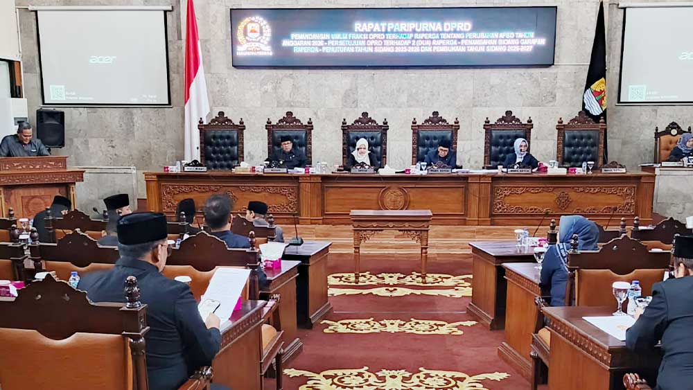 DPRD Kabupaten Cirebon Sahkan Dua Raperda Jadi Perda 1 Suasana Rapat Paripurna Dprd Kabupaten Cirebon Menyetujui Dua Raperda Menjadi Perda, Kamis, 17 September 2026.