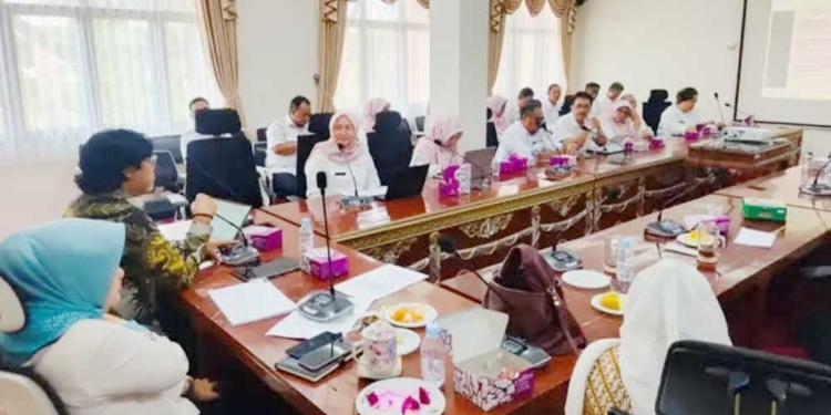 DPRD Kabupaten Cirebon Soroti Kepesertaan BPJS Kesehatan, Baru 65 Persen Penduduk Terlindungi 6 Dprd Kabupaten Cirebon Membahas Rancangan Perubahan Kua-Ppas Tahun Anggaran 2026 Bersama Dinas Kesehatan Kabupaten Cirebon.
