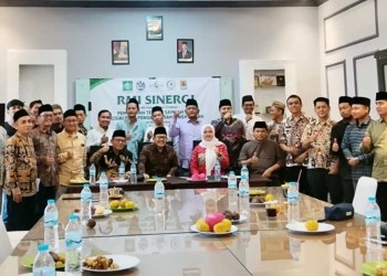 Ketua DPRD Kabupaten Cirebon Dorong RMI NU Bersinergi Tangani Sampah 1 Ketua Dprd Kabupaten Cirebon, Sophi Zulfia Bersama Aktivis Rabithah Ma’ahid Islamiyah Nahdlatul Ulama (Rmi Nu) Kabupaten Cirebon.