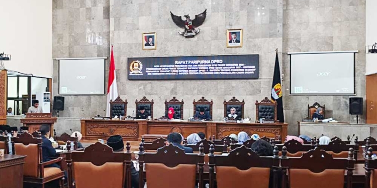 RAPBD 2027 Rp4,26 Triliun, DPRD Kabupaten Cirebon Soroti Ketergantungan Transfer Pusat 6 Suasana Rapat Paripurna Dprd Kabupaten Cirebon Membahas Pandangan Umum (Pu) Fraksi Terhadap Rapbd 2027, Senin, 14 September 2026.