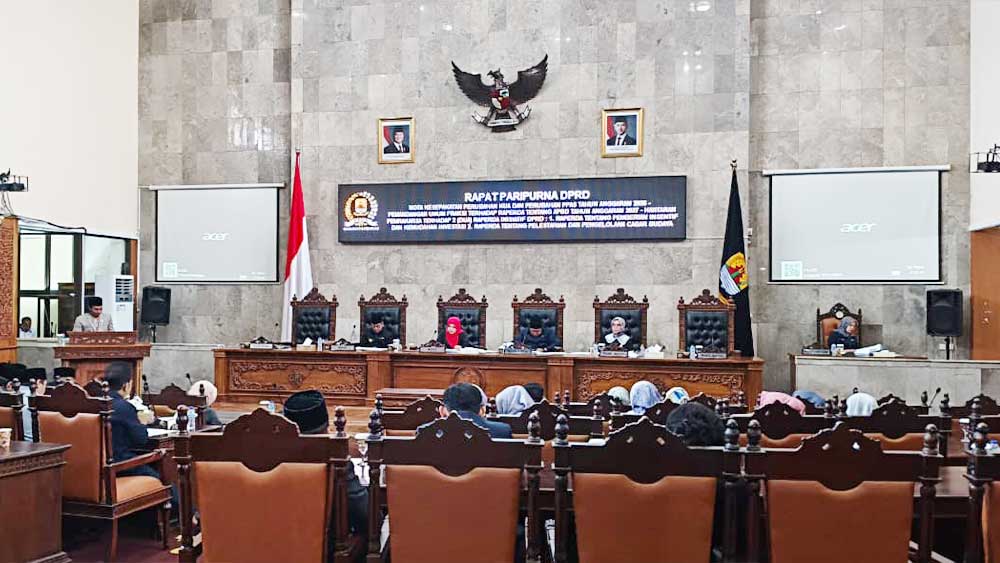 RAPBD 2027 Rp4,26 Triliun, DPRD Kabupaten Cirebon Soroti Ketergantungan Transfer Pusat 1 Suasana Rapat Paripurna Dprd Kabupaten Cirebon Membahas Pandangan Umum (Pu) Fraksi Terhadap Rapbd 2027, Senin, 14 September 2026.