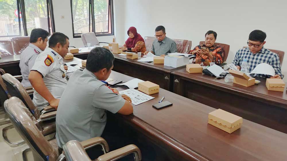 DPRD Kabupaten Cirebon Dorong Dishub Garap Potensi Parkir di 17 Kecamatan 1 Rapat Kerja Komisi Iii Dprd Kabupaten Cirebon Bersama Dishub Kabupaten Cirebon, Rabu, 2 September 2026.