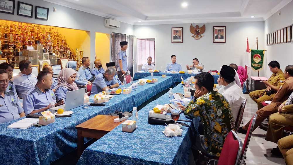 Evaluasi Perumda Pasar Berintan, DPRD Kota Cirebon Soroti PAD dan Pedagang di Luar Pasar 1 Suasana Evaluasi Kinerja Direksi Baru Perumda Pasar Berintan Kota Cirebon, Selasa, 15 September 2026.