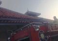 Masjid Al-Barokah di Cikeduk Cirebon Terbakar, Kerugian Ditaksir Rp50 Juta 2 Petugas Pemadam Kebakaran Kabupaten Cirebon Berusaha Memadamkan Api Di Masjid Al-Barokah, Desa Cikeduk, Kecamatan Depok, Kabupaten Cirebon, Rabu, 23 September 2026.