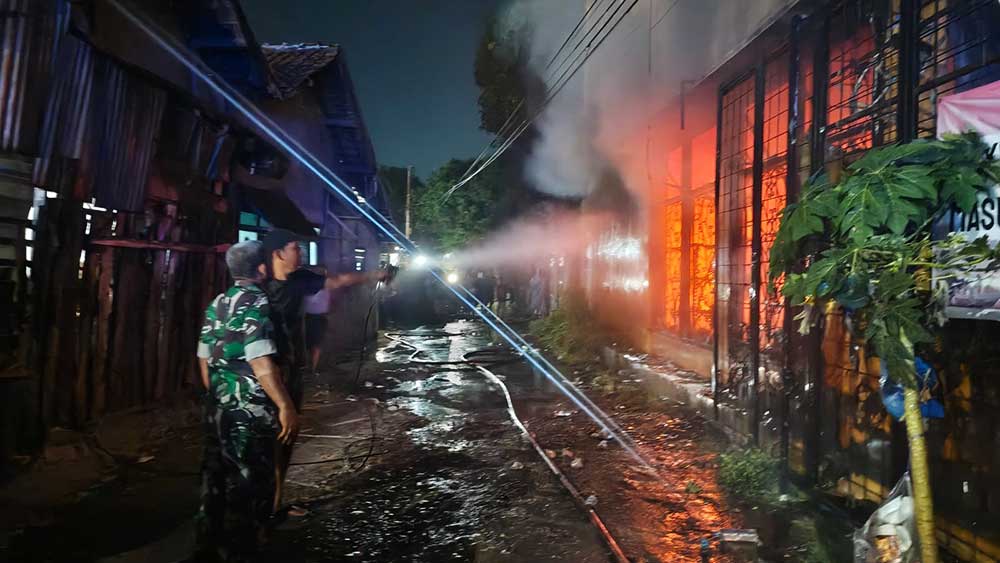 Kebakaran Ruko di Desa Bojong Kulon Cirebon, Kerugian Ditaksir Ratusan Juta 1 Kebakaran Ruko Di Desa Bojong Kulon Cirebon