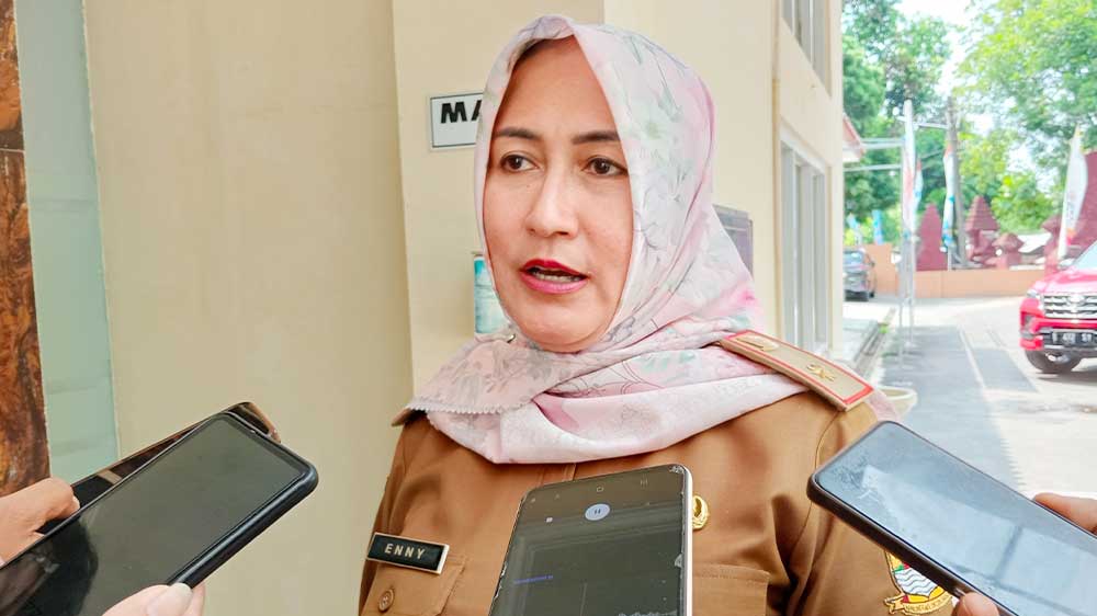 Tim Jawa Barat Monitoring Implementasi Perda KTR di Kabupaten Cirebon 1 Kepala Dinkes Kabupaten Cirebon, Hj Eni Suhaeni.