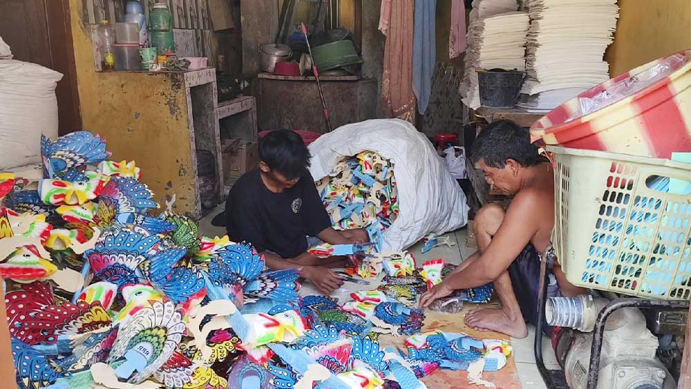 Mainan Tradisional Jamblang Cirebon Tembus Luar Pulau Jawa 2 Mainan Tradisional