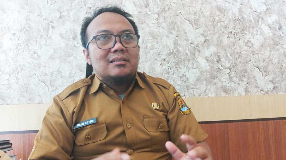 Masa Transisi, Pemkab Cirebon Pastikan PDAM Tirta Jati Tetap Beroperasi 1 Kepala Bagian Perekonomian Dan Sumber Daya Alam Sekretariat Daerah Kabupaten Cirebon, Dadang Priyono.