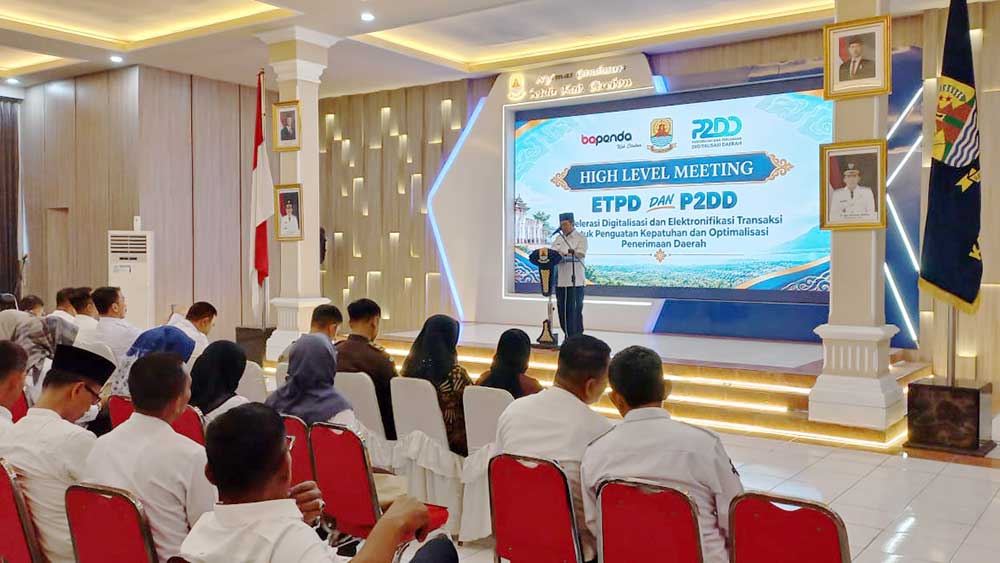 Pemkab Cirebon Siapkan 44 Kuota Umrah untuk Desa Berprestasi Lunasi PBB-P2 1 Bupati Cirebon