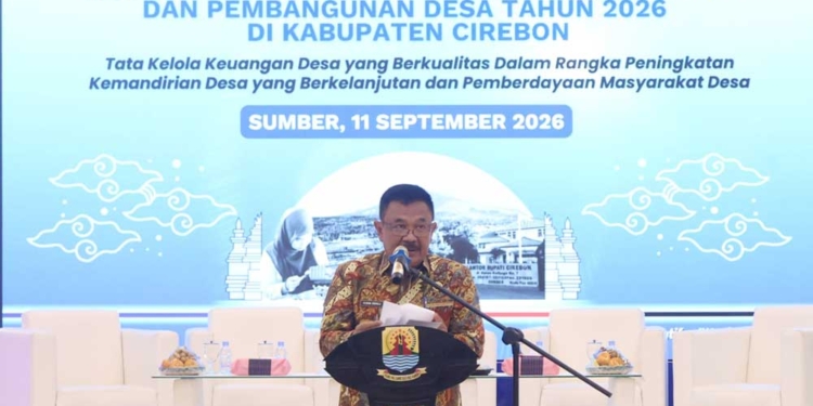 Sekda Kabupaten Cirebon, Hendra Nirmala, Memberikan Sambutan Saat Workshop Evaluasi Pengelolaan Keuangan Dan Pembangunan Desa Tahun 2026 Yang Digelar Perwakilan Bpkp Provinsi Jawa Barat Di Ruang Nyimas Gandasari, Sekretariat Daerah Kabupaten Cirebon, Jumat, 11 September 2026.