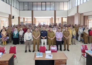 187 PNS Pemkab Cirebon Terima SK Pensiun, Diingatkan Kelola Dana Purnabakti 1 Foto Bersama Usai Penyerahan Sk Pensiun 187 Pns Pemkab Cirebon Bertempat Di Aula Graha Cakrabuana Kantor Bkpsdm Kabupaten Cirebon, Selasa, 22 September 2026.