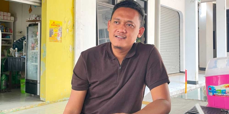 Ketua Forum Pppk Paruh Waktu Kabupaten Cirebon, Anton Hs Saat Di Jumpai, Senin, 28 September 2026.