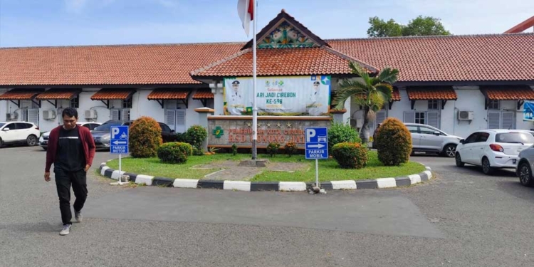 Tampak Halaman Depan Rsud Gunung Jati Cirebon.