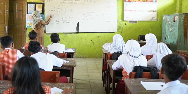 Disdik Kabupaten Cirebon Klaim 99 Persen Pelajar Lanjut ke Jenjang Pendidikan Lebih Tinggi 6 Aktivitas Belajar Mengajar Di Salah Satu Sdn Di Kabupaten Cirebon.