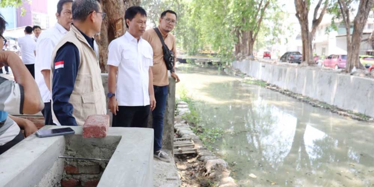 Penataan Sukalila dan Kalibaru Cirebon Baru 10 Persen 6 Wali Kota Cirebon, Effendi Edo, Saat Meninjau Lokasi Penataan Kawasan Sukalila, Rabu, 2 September 2026.