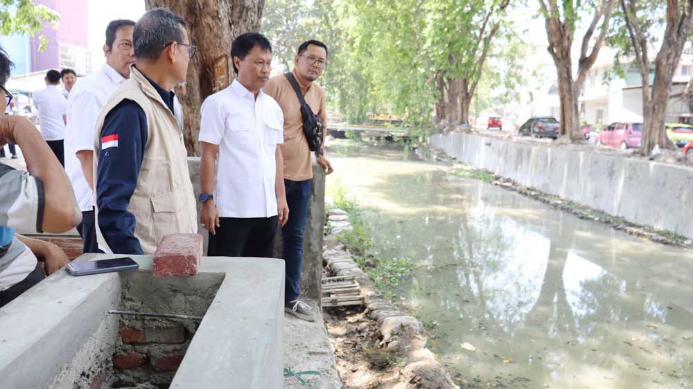 Penataan Sukalila dan Kalibaru Cirebon Baru 10 Persen 1 Wali Kota Cirebon, Effendi Edo, Saat Meninjau Lokasi Penataan Kawasan Sukalila, Rabu, 2 September 2026.