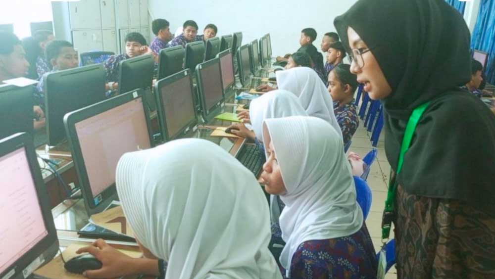 Mahasiswa UIN Siber Cirebon Dampingi Pembelajaran Literasi Digital di Malaysia 1 Mahasiswa Uin Siber Cirebon, Aulia Rahmi, Mendampingi Pembelajaran Tik Bagi Siswa Sekolah Indonesia Kota Kinabalu (Sikk), Malaysia, Dalam Kegiatan Praktik Pengalaman Lapangan (Plp) Internasional.