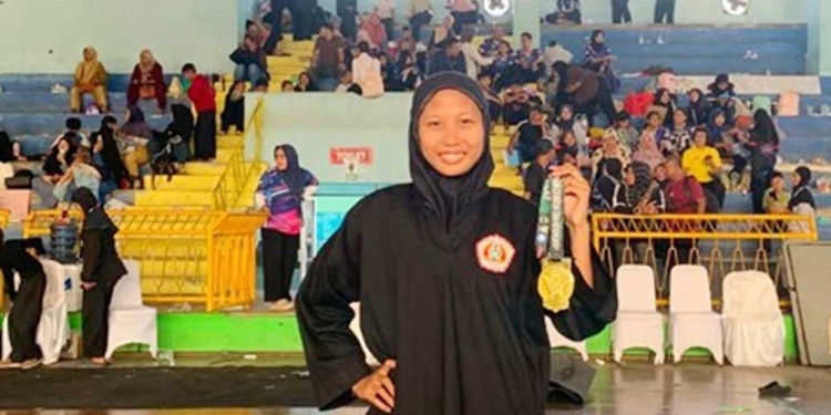 Mahasiswi HTNI UIN Siber Cirebon Raih Juara 2 Pencak Silat Nasional 6 Mahasiswi Program Studi Htni Uin Siber Cirebon, Hazar Adni Abdillah, Meraih Juara 2 Kategori Tanding Dewasa Kelas B Putri 50–55 Kilogram Pada Kejuaraan Pencak Silat Kesultanan Kanoman Cirebon Championship 2026.