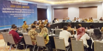 Suasana High Level Meeting Etpd Dan P2Dd Dalam Rangka Evaluasi Kinerja Dan Penguatan Strategi Tp2Dd Kabupaten Cirebon 2026 Di Salah Satu Hotel Di Kecamatan Kedawung, Senin, 19 Oktober 2026.