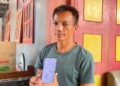 Mantan Plt Kuwu Setu Kulon, Tanto Taufik Hidayat, Menunjukan Foto Surat Pernyataan Utang Garapan Yang Ditandatangani Dirinya Dan Ketua Bpd, Rabu, 30 September 2026.