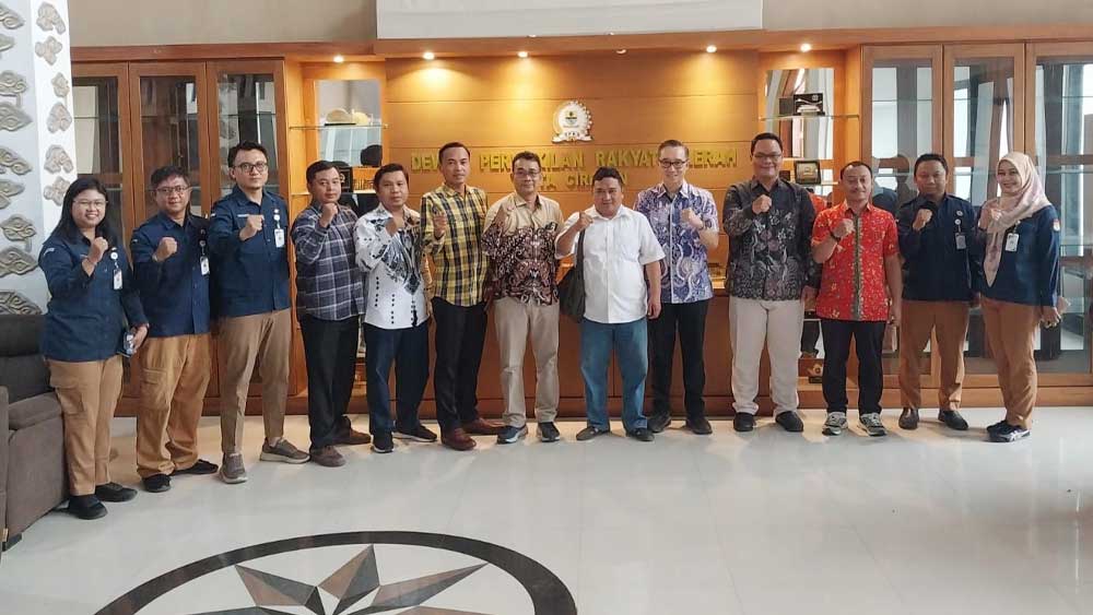 Usulan Anggaran Pilkada 2029 Capai Rp62,3 Miliar, DPRD Kota Cirebon Minta KPU Berhemat 1 Komisi I Dprd Kota Cirebon Foto Bersama Komisioner Kpu Kota Cirebon Usai Rapat Dengar Pendapat.