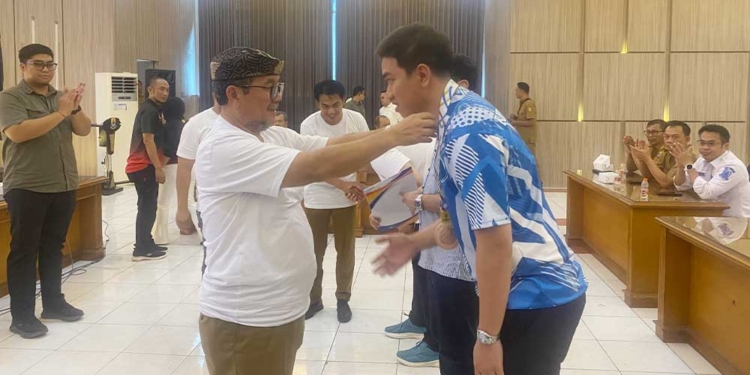 Bupati Cirebon Targetkan 22 Emas di Porprov Jawa Barat 6 Bupati Cirebon, H Imron Dalam Kegiatan Persiapan Dan Pemetaan Capaian Medali Porprov Di Gedung Setda Kabupaten Cirebon, Selasa, 20 Oktober 2026.