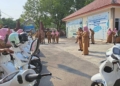 Kepala Dinkes Kabupaten Cirebon, Hj Eni Suhaeni, Saat Menyalurkan 15 Unit Sepeda Motor Listrik Bantuan Komipo Untuk Mendukung Mobilitas Petugas Dalam Penelusuran Dan Penanganan Kasus Tb Dan Kusta, Senin, 5 Oktober 2026.