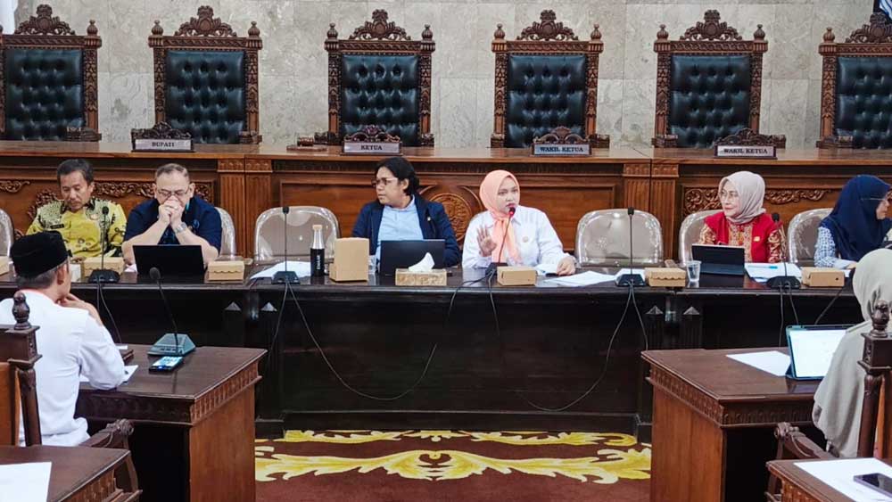 DPRD Kabupaten Cirebon Bahas Kendala Rujukan dan Klaim BPJS 1 Suasana Rapat Kerja Gabungan Dprd Kabupaten Cirebon Bersama Dinas Kesehatan, Bpjs Kesehatan, Disdukcapil, Bkad, Bapperida, Serta Manajemen Rsud Waled Dan Rsud Arjawinangun.