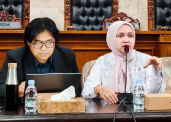 DPRD Kabupaten Cirebon Soroti Anggaran dan Mutu Pendidikan 6 Ketua Dprd Kabupaten Cirebon, Sophi Zulfia (Kanan) Dan Wakil Ketua Dprd Kabupaten Cirebon, Hasan Basori, Saat Rapat Kerja Gabungan Komisi Bersama Dinas Pendidikan Dan Bapperida Kabupaten Cirebon, Selasa, 13 Oktober 2026.