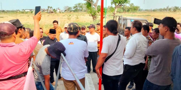 Komisi Iii Dprd Kabupaten Cirebon Saat Meninjau Langsung Lokasi Perumahan Trusmiland, Klayan, Kecamatan Gunung Jati, Pada Senin, 26 Oktober 2026.