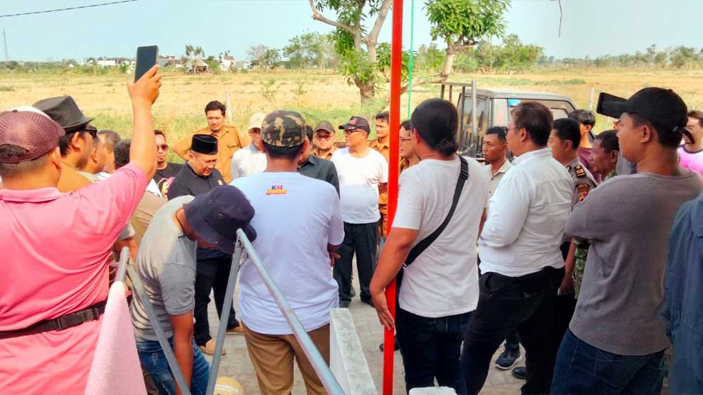 Banjir Berulang di Trusmiland Klayan, DPRD Kabupaten Cirebon Siapkan Kajian Teknis 1 Komisi Iii Dprd Kabupaten Cirebon Saat Meninjau Langsung Lokasi Perumahan Trusmiland, Klayan, Kecamatan Gunung Jati, Pada Senin, 26 Oktober 2026.