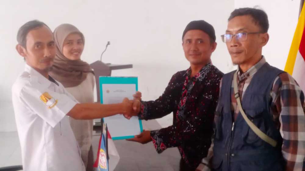 Pendaftaran Ditutup, Eka Wildanu Jadi Calon Tunggal Ketua Karang Taruna Kabupaten Cirebon 1 Eka Wildanu Mengembalikan Dokumen Persyaratan Pendaftaran Calon Ketua Karang Taruna Kabupaten Cirebon.