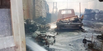 Gudang PT Indokemika Jaya Tama di Mundu Cirebon Terbakar, Drum Bahan Kimia Sempat Meledak 7 Kondisi Gudang Milik Pt Indokemika Jaya Tama Di Kompleks Gudang Royal Park, Desa Mundupesisir, Kecamatan Mundu, Kabupaten Cirebon Pascakebakaran Pada Minggu, 4 Oktober 2026.