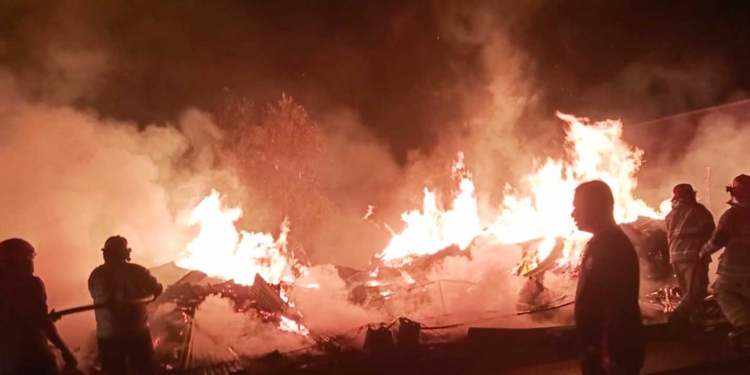Kebakaran Gudang Material Kayu Di Desa Karangsari Cirebon, Kerugian Ditaksir Rp2,26 Miliar