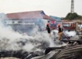 Penyebab Kebakaran Gudang Kayu di Desa Karangsari Cirebon Masih Diselidiki 10 Petugas Pemadam Kebakaran Saat Melakukan Pendinginan Pasca Terbakarnya Gudang Kayu Di Desa Karangsari, Kecamatan Weru, Kabupaten Cirebon, Minggu, 25 Oktober 2026.