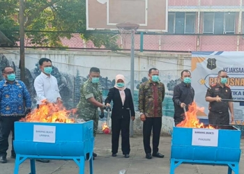 Kejari Kabupaten Cirebon Musnahkan Barang Bukti dari 136 Perkara Inkracht 1 Pemusnahan Barang Bukti Dari 136 Perkara Yang Telah Berkekuatan Hukum Tetap Atau Inkracht Di Kejari Kabupaten Cirebon, Kamis, 1 Oktober 2026.