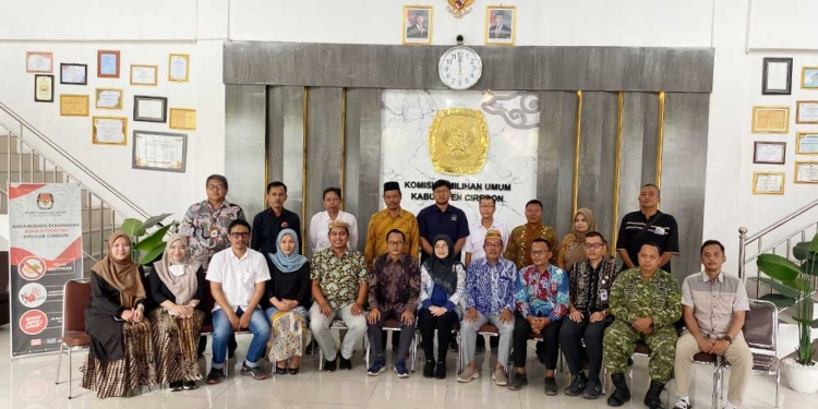 KPU Kabupaten Cirebon Punya Waktu 5 Hari Verifikasi PAW 6 Anggota Kpu Kabupaten Cirebon Usai Sosialisasi Pkpu Nomor 3 Tahun 2025 Tentang Penggantian Antarwaktu (Paw) Anggota Dpr, Dpd, Dprd Provinsi, Dan Dprd Kabupaten/Kota, Kamis, 29 Oktober 2026.