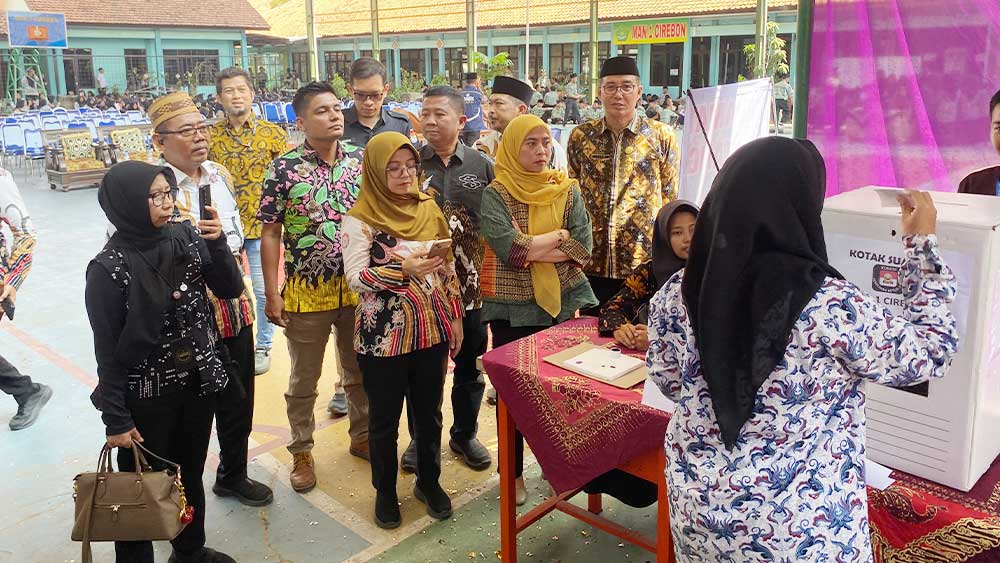 KPU Kabupaten Cirebon Uji Coba E-Voting Prabu di MAN 1 Cirebon 1 Kpu Kabupaten Cirebon Melakukan Uji Coba E-Voting Prabu Di Man 1 Cirebon, Rabu, 14 Oktober 2026.