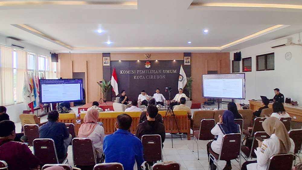 Pertumbuhan Penduduk Berpotensi Ubah Dapil Pemilu 2029 di Kota Cirebon 1 Suasana Fgd Kpu Kota Cirebon Bertema “Pengaruh Kepadatan Penduduk Terhadap Pelaksanaan Pemilu 2029” Yang Digelar Di Aula Kpu Setempat, Rabu, 14 Oktober 2026.