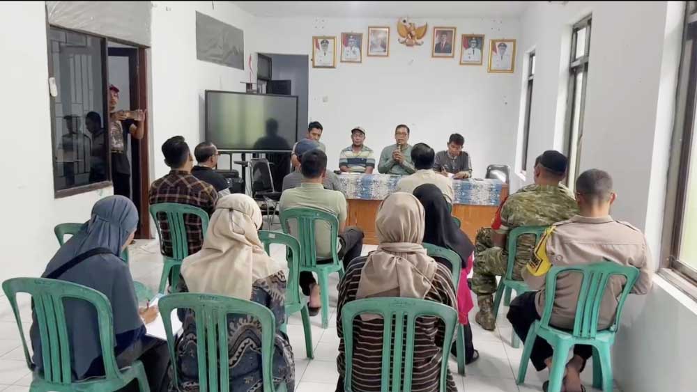 Bau Busuk Pemotongan Unggas di Desa Weru Kidul Cirebon Dikeluhkan Warga, Limbah Disorot 1 Suasana Audiensi Warga Yang Difasilitasi Pemerintah Desa Weru Kidul, Kecamatan Weru, Kabupaten Cirebon, Jumat, 9 Oktober 2026.