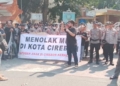 Aliansi Masyarakat Cirebon Desak Program MBG Dihentikan 2 Aksi Massa Demonstran Yang Menolak Mbg Di Kota Cirebon, Jumat, 23 Oktober 2026.
