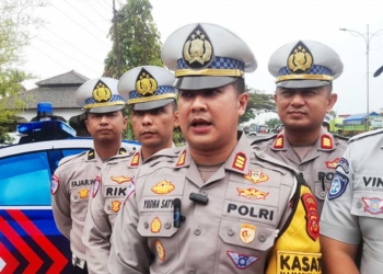 ‎Kasat Lantas Polresta Cirebon, Akp Yudha Satyo Rahardjo, Memberikan Imbauan Kepada Pengguna Jalan Menjelang Pelaksanaan Tradisi Memayu Buyut Trusmi, Kamis, 29 Oktober 2026.