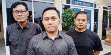 Kasat Reskrim Polresta Cirebon, Kompol Irfan Alireja Didampingi Wakasat Reskrim Saat Dimintai Keterangan, Kamis, 29 Oktober 2026.